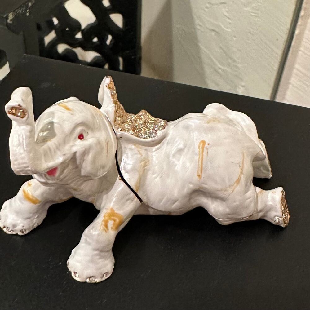 Vintage white Brass Elephant Trinket Treasure Box Enamel Crystal Magnetic open